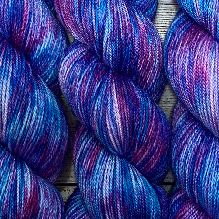 Woodbridge Sock 10 - Blue, Berry - Numana Yarns